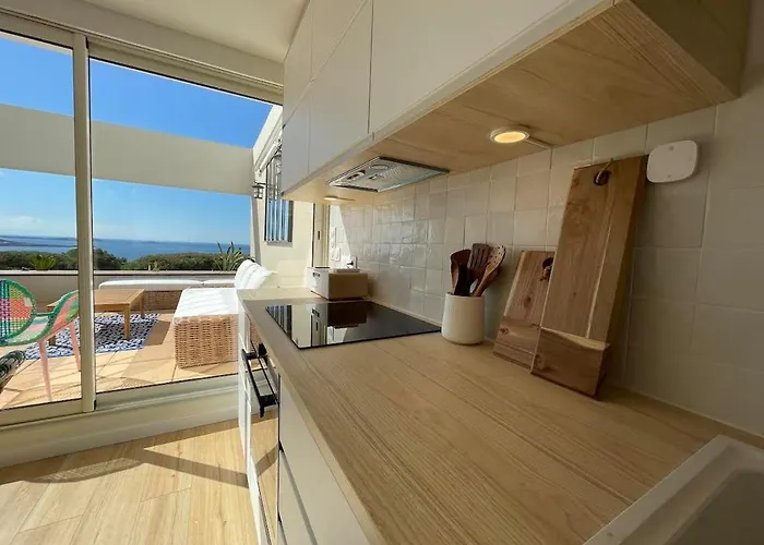 Le 47, 2 Bedrooms, Panoramic View Of 邦多勒