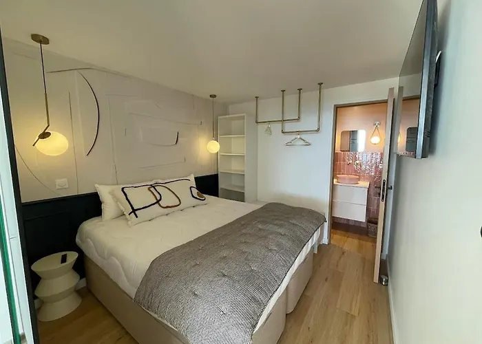 Le 47, 2 Bedrooms, Panoramic View Of * 邦多勒