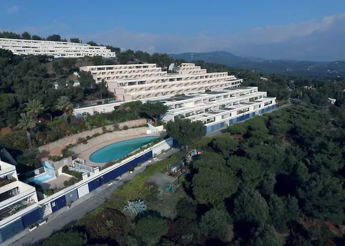 Le 47, 2 Bedrooms, Panoramic View Of 公寓 邦多勒