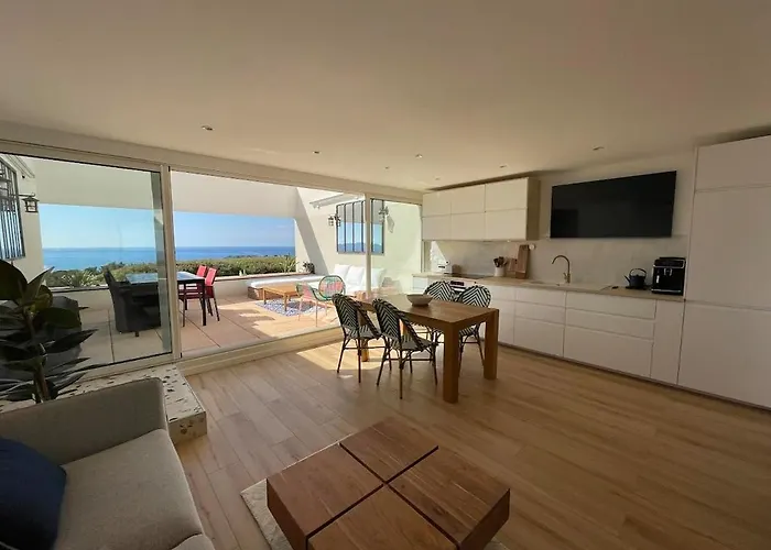 Le 47, 2 Bedrooms, Panoramic View Of * 邦多勒
