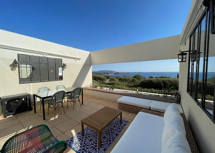Le 47, 2 Bedrooms, Panoramic View Of 邦多勒